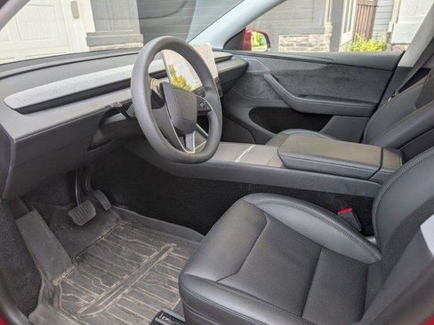 Used 2026 Tesla Model Y AWD image 4