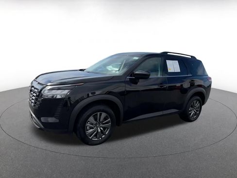 Used 2026 Nissan Pathfinder SV FWD image 7