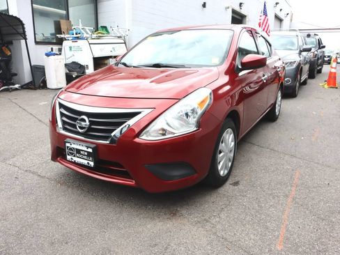 Used 2019 Nissan Versa SV FWD image 3