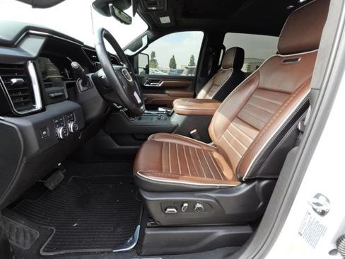 Used 2024 GMC Sierra 3500 Denali Ultimate AWD/4WD image 14