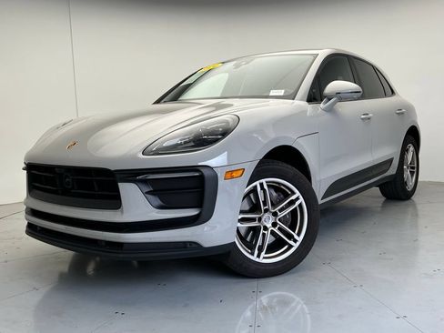 Used 2024 Porsche Macan AWD/4WD image 1