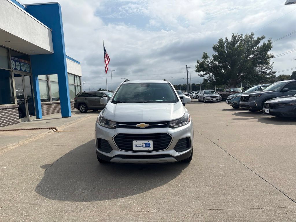 Used 2022 Chevrolet Trax LT w/ LT Convenience Package AWD/4WD image 2