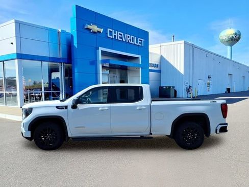 Used 2023 GMC Sierra 1500 Elevation w/ X31 Off-Road Package AWD/4WD image 7