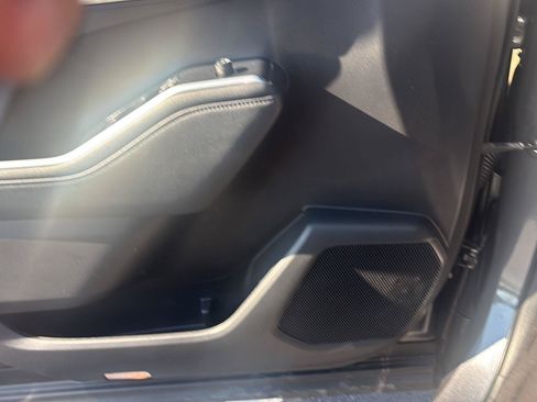 Used 2023 Toyota Highlander XLE FWD image 21