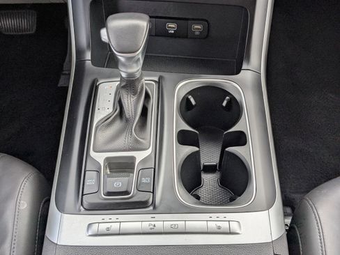 Certified 2024 Kia Carnival LX image 24