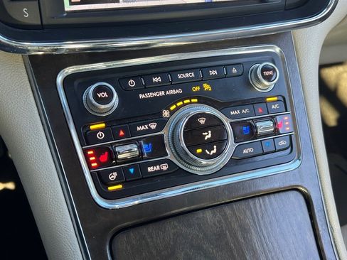 Used 2019 Lincoln Continental Reserve image 28