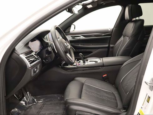 Used 2022 BMW 750i xDrive w/ Executive Package image 18