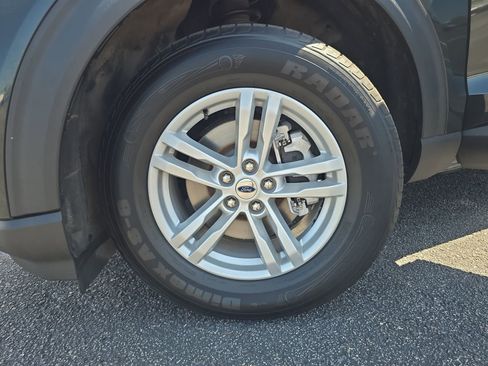 Used 2024 Ford Explorer XLT image 28