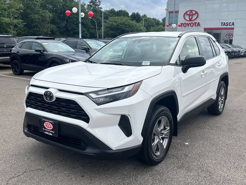 Used 2025 Toyota RAV4 LE AWD/4WD image 3
