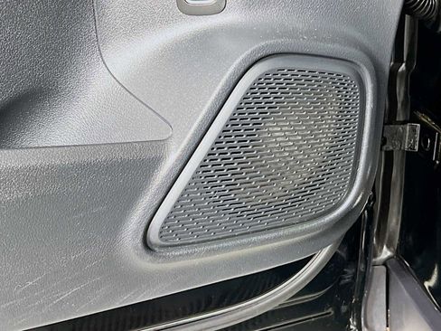 Used 2023 Mercedes-Benz GLB 250 4MATIC image 18