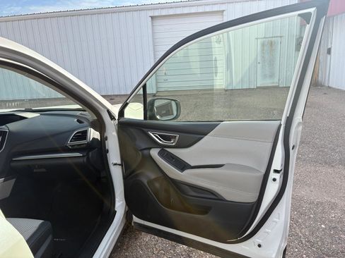 Used 2022 Subaru Forester Premium image 8