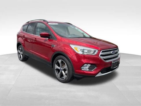 Used 2017 Ford Escape SE w/ SE Leather Comfort Package image 9