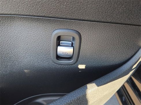 Used 2024 Mercedes-Benz C 300 4MATIC Sedan image 22
