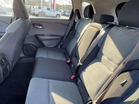 Used 2023 Nissan Rogue SV image 11