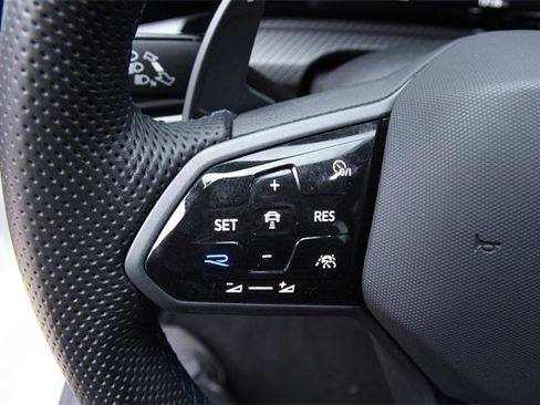 Used 2024 Volkswagen Golf R image 19