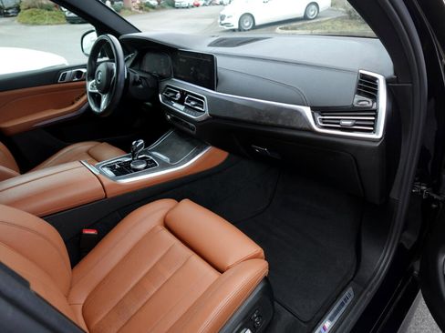 Used 2022 BMW X5 xDrive40i w/ M Sport Package image 19
