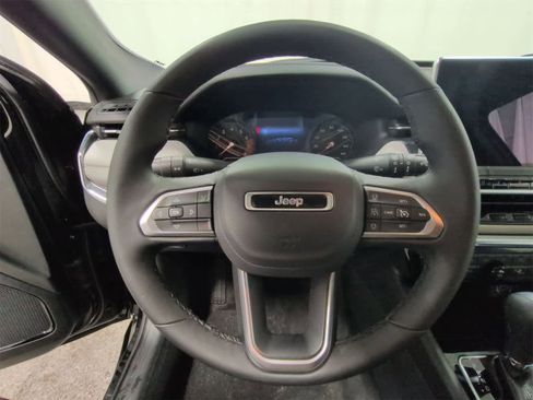 Used 2023 Jeep Compass Limited image 23