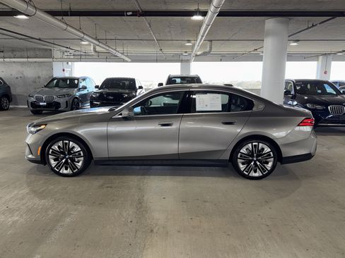 Certified 2025 BMW 530i image 5