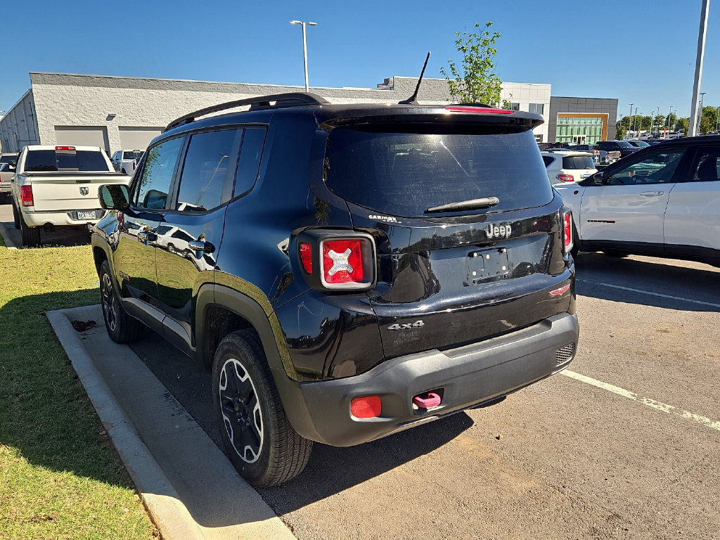 Used 2017 Jeep Renegade Trailhawk AWD/4WD image 2