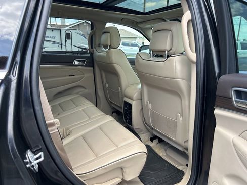 Used 2018 Jeep Grand Cherokee Overland AWD/4WD image 41