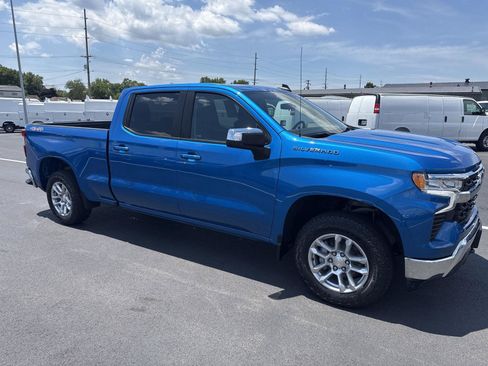 Used 2022 Chevrolet Silverado 1500 LT AWD/4WD image 5