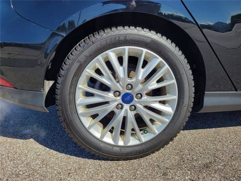 Used 2017 Ford Focus Titanium FWD image 6