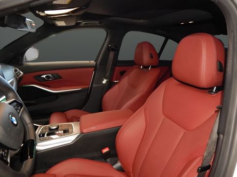 Used 2025 BMW 330i xDrive Sedan w/ M Sport Package image 17