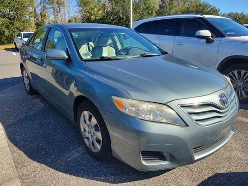 Used 2011 Toyota Camry LE image 2
