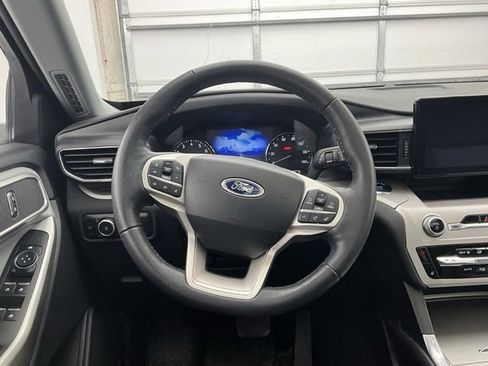 Used 2023 Ford Explorer XLT w/ Equipment Group 202A image 10