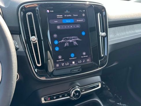 Certified 2024 Volvo XC40 B5 Plus w/ Protection Package Premier AWD/4WD image 19