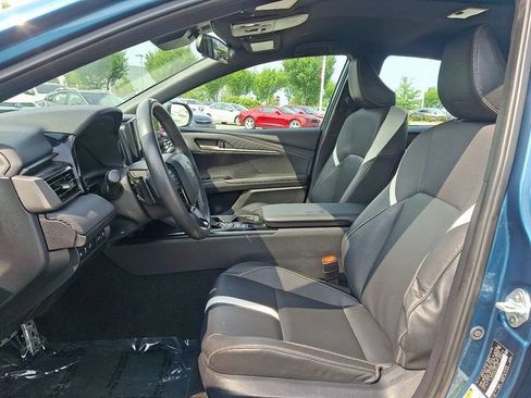 Used 2025 Toyota Camry SE FWD image 11