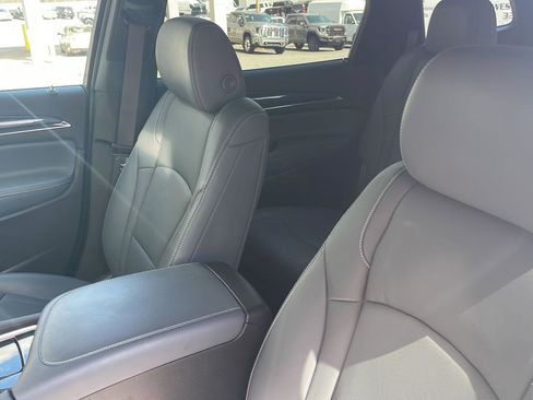 Used 2024 Buick Enclave Essence FWD image 9