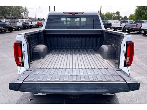 Used 2025 GMC Sierra 1500 AT4 w/ AT4 Premium Package AWD/4WD image 11
