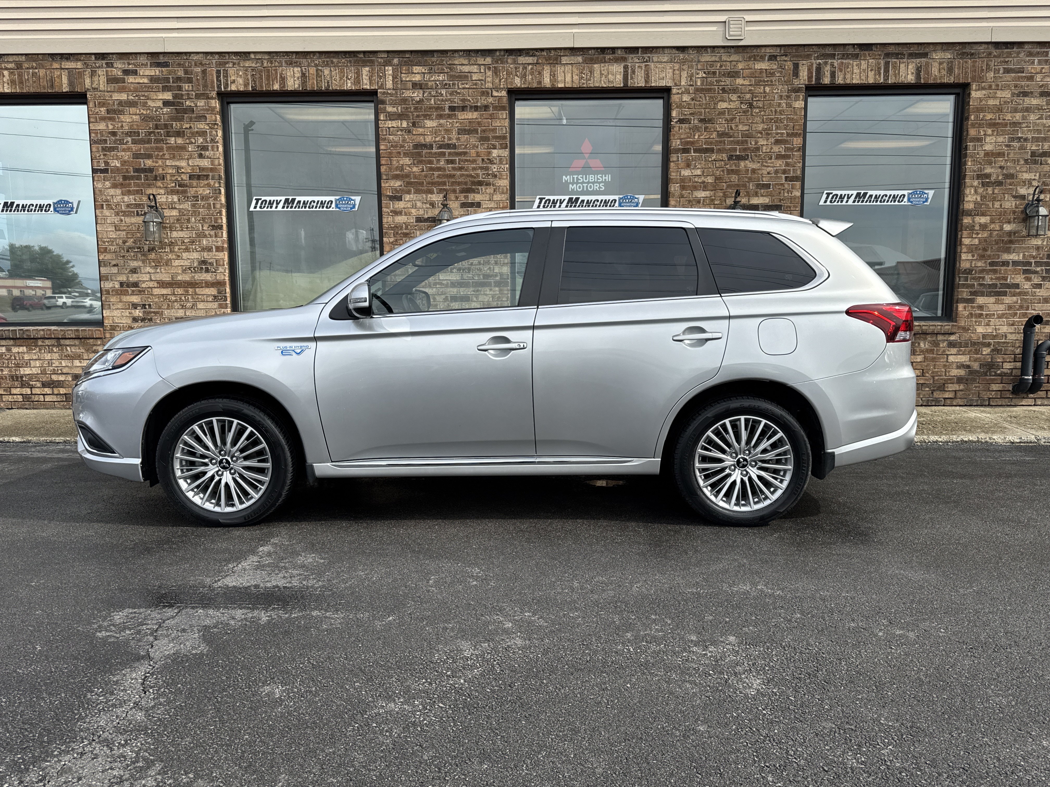 Used 2022 Mitsubishi Outlander SEL AWD/4WD image 2