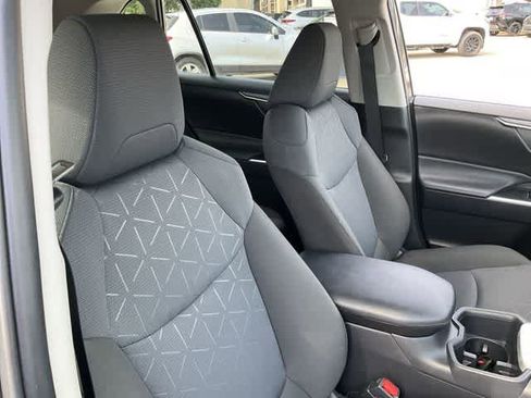 Certified 2025 Toyota RAV4 XLE FWD image 17