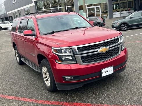 Used 2015 Chevrolet Suburban LT w/ Luxury Package image 3