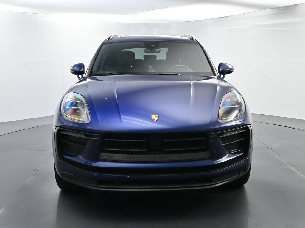 Certified 2024 Porsche Macan AWD/4WD image 18