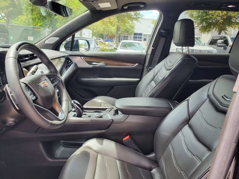Used 2025 Cadillac XT6 Sport w/ Platinum Package AWD/4WD image 19