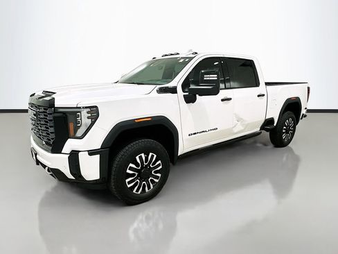 Used 2025 GMC Sierra 2500 Denali Ultimate AWD/4WD image 3