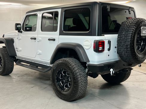 Used 2019 Jeep Wrangler Unlimited Sport S AWD/4WD image 3