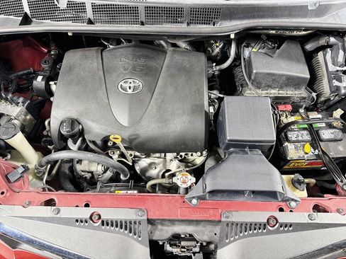 Used 2020 Toyota Sienna XLE FWD image 36