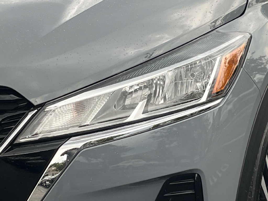 Used 2023 Nissan Kicks SV FWD image 9