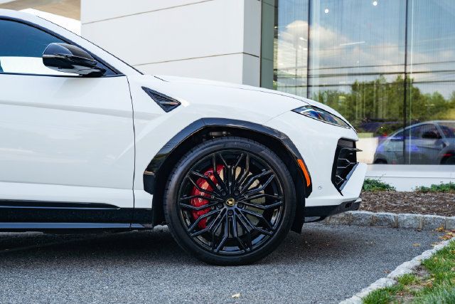 Used 2025 Lamborghini Urus SE AWD/4WD image 16