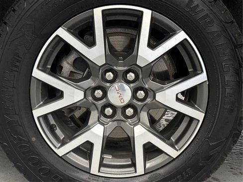 Used 2022 GMC Acadia SLE image 31