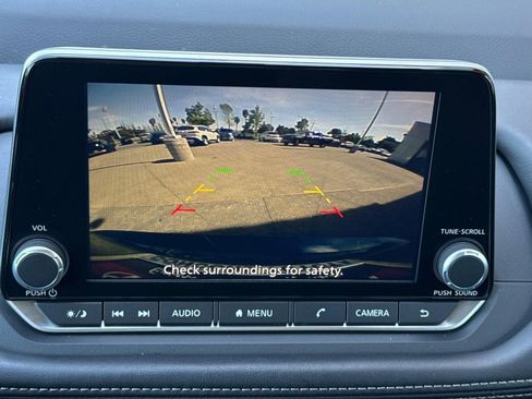 Used 2025 Nissan Rogue SV FWD image 22