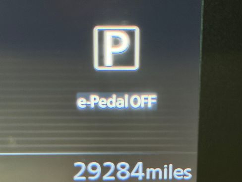 Used 2022 Nissan Leaf SL Plus FWD image 2