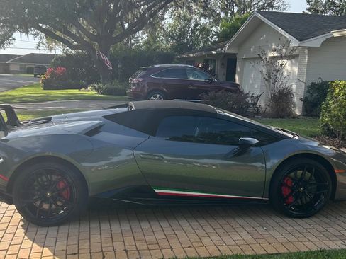 Used 2019 Lamborghini Huracan Performante image 2