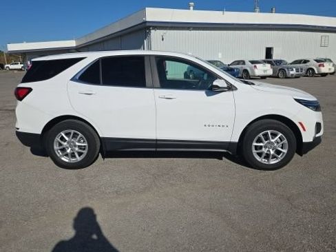 Used 2024 Chevrolet Equinox LT AWD/4WD image 2