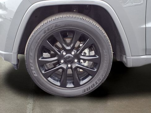 Used 2020 Jeep Grand Cherokee Altitude image 12