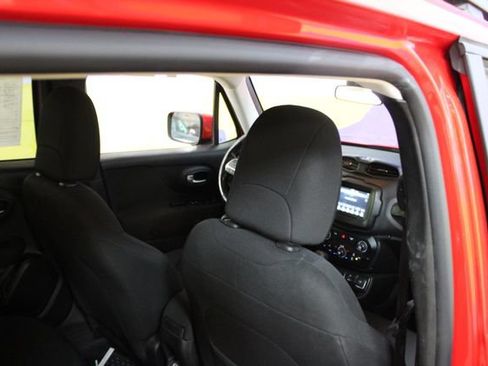 Used 2020 Jeep Renegade Latitude w/ Cold Weather Group AWD/4WD image 10